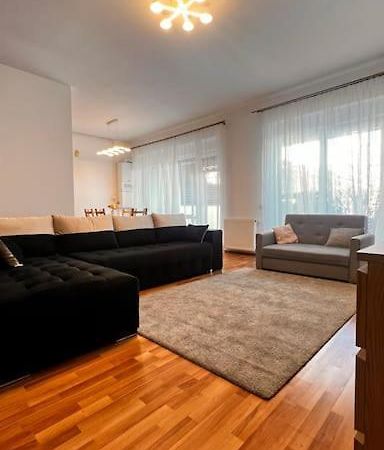 Otopeni Airport Apartment With Private Garden Esterno foto
