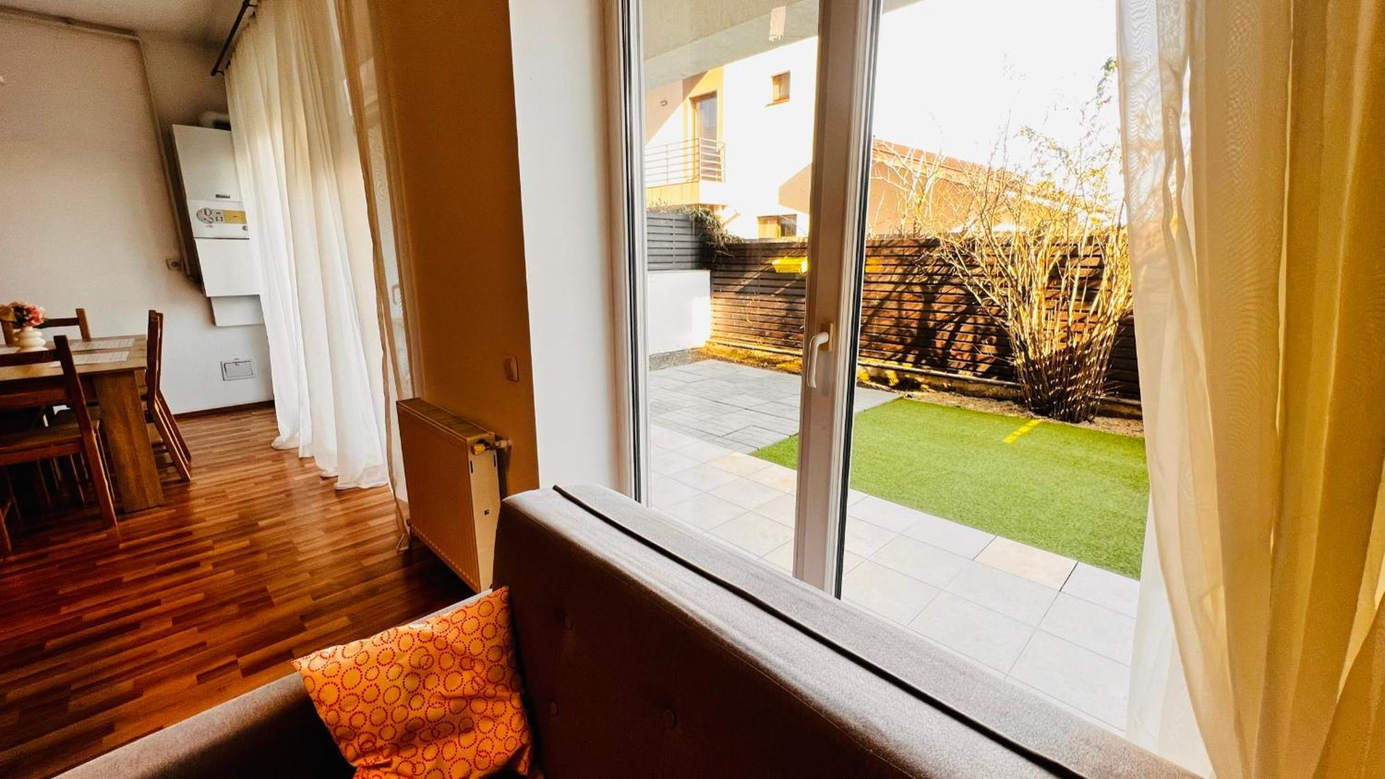 Otopeni Airport Apartment With Private Garden Esterno foto