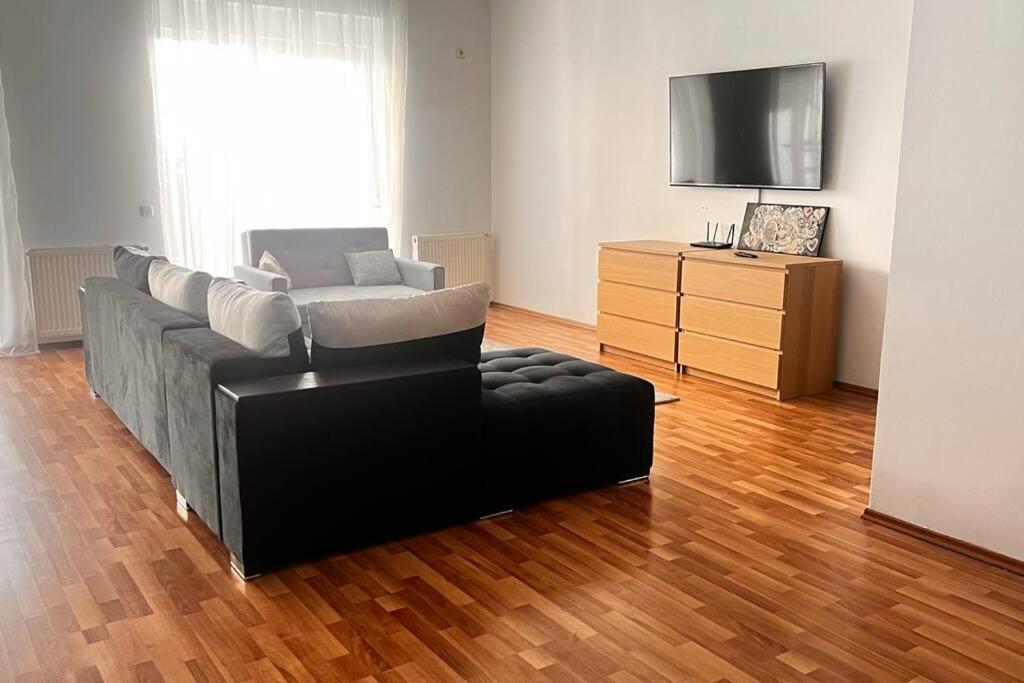 Otopeni Airport Apartment With Private Garden Esterno foto