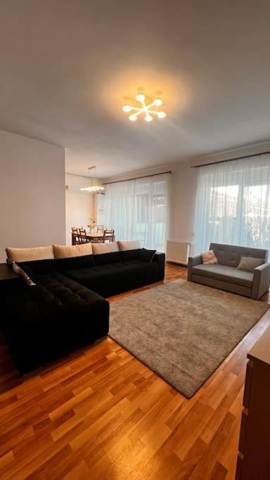 Otopeni Airport Apartment With Private Garden Esterno foto