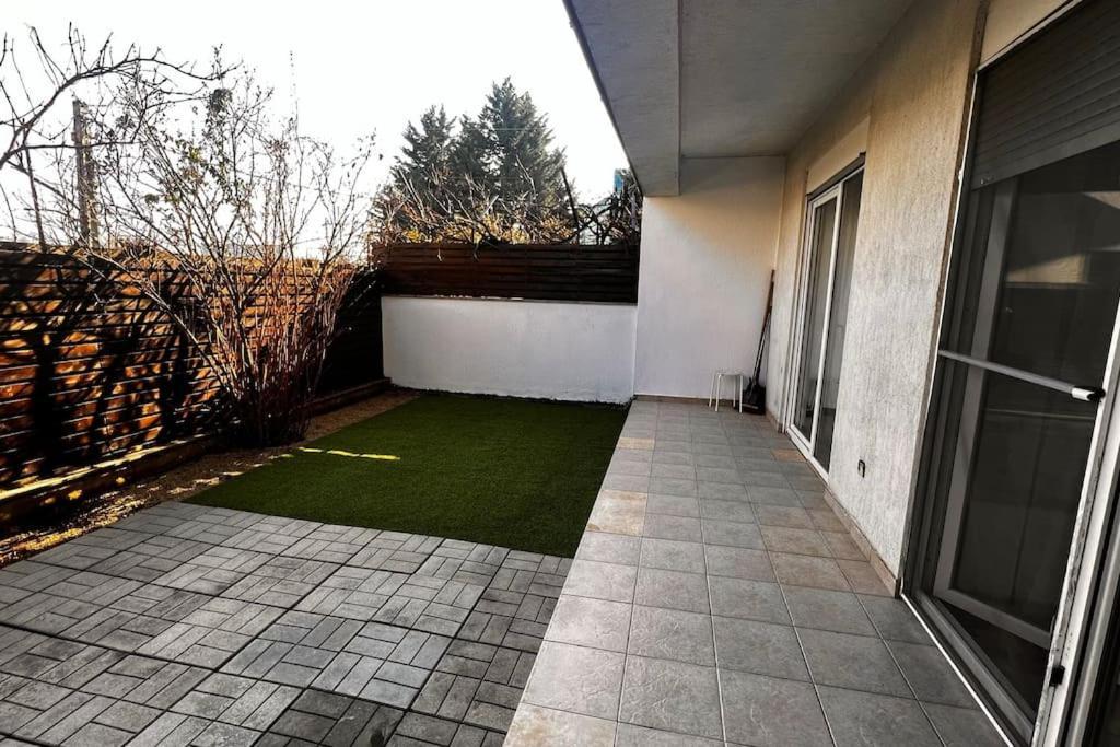 Otopeni Airport Apartment With Private Garden Esterno foto