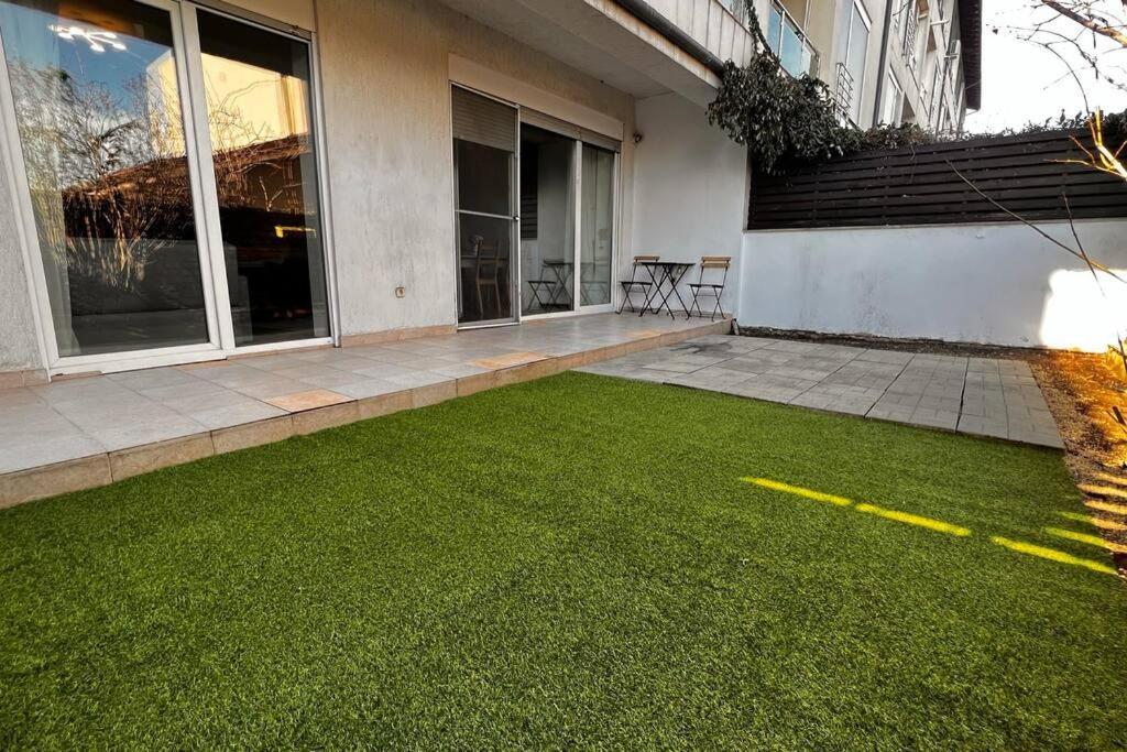 Otopeni Airport Apartment With Private Garden Esterno foto