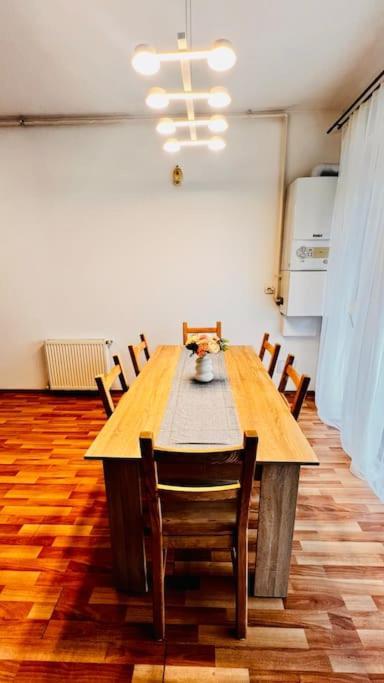 Otopeni Airport Apartment With Private Garden Esterno foto