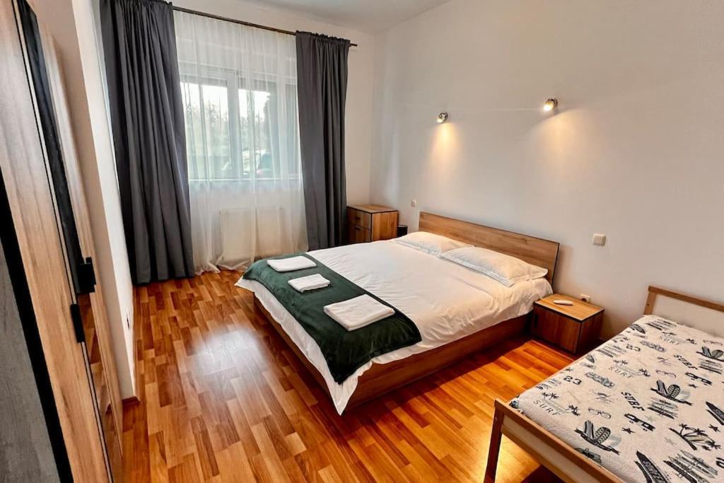 Otopeni Airport Apartment With Private Garden Esterno foto