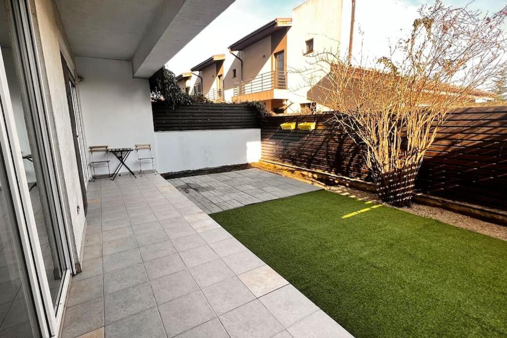 Otopeni Airport Apartment With Private Garden Esterno foto