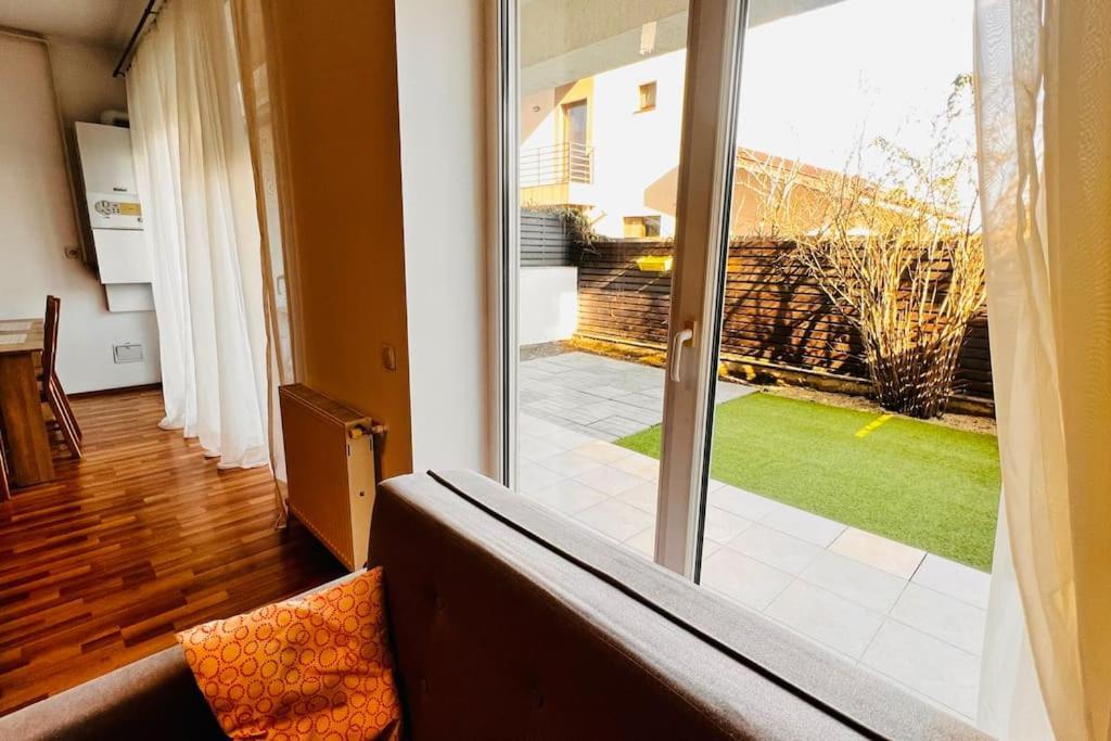 Otopeni Airport Apartment With Private Garden Esterno foto